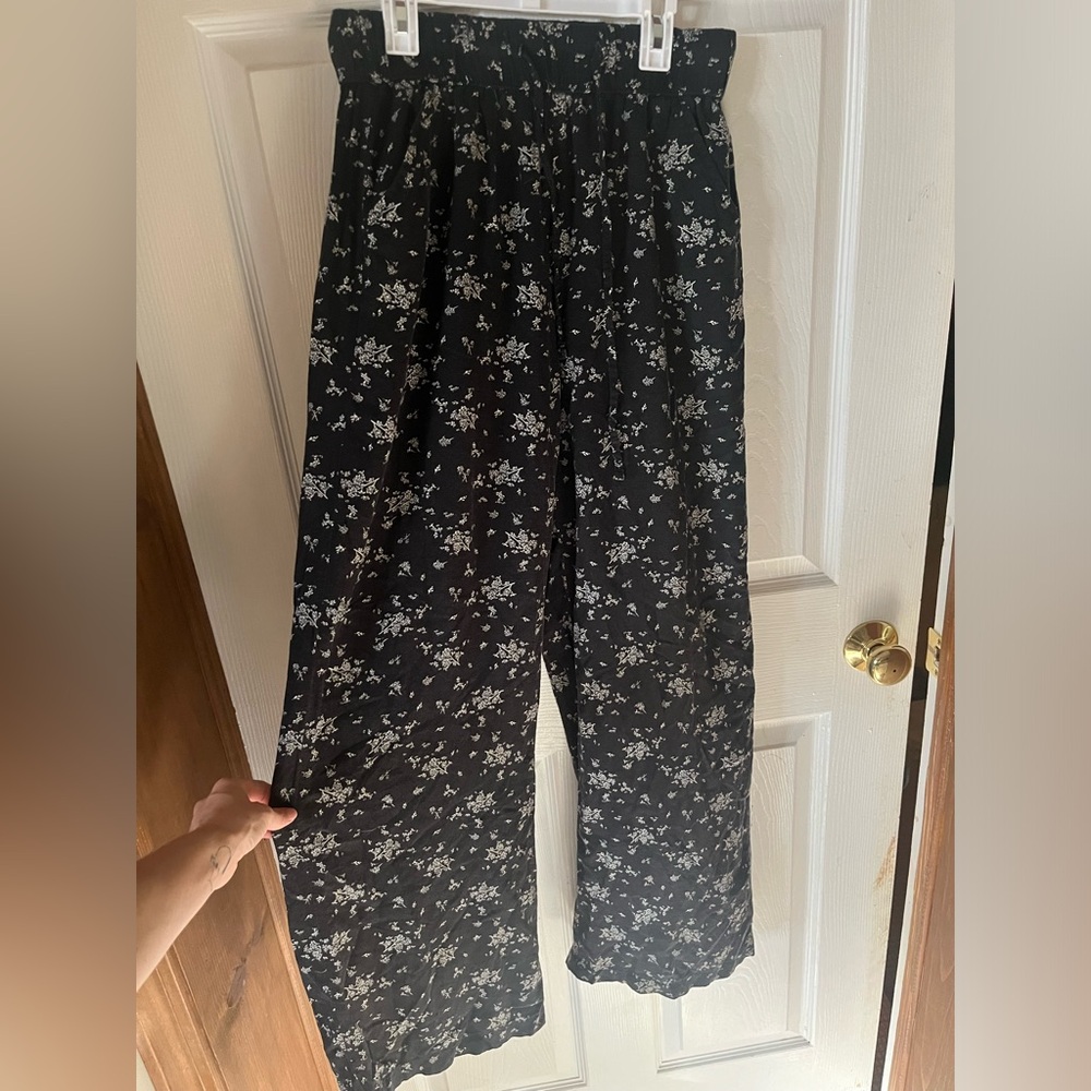 🚫SOLD🚫Black Floral Print Pants